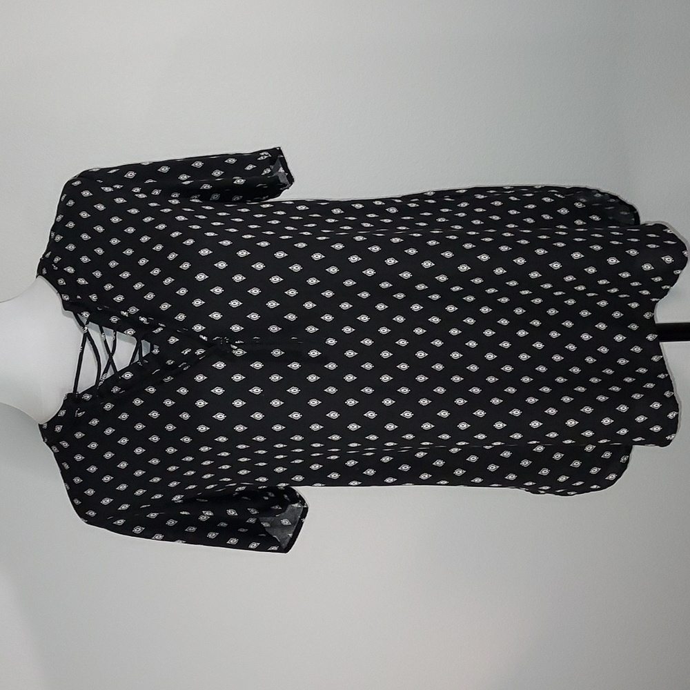 Old Navy Black White Patterned Lace Up V-Neck Peasant Blouse Shirt Size Small